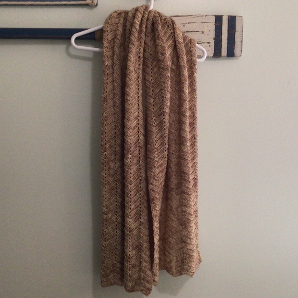 Hand made women’s shawl - Picture 2 of 7